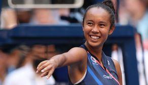 ‘Non sono mai uscita con nessuno, scrivetemi’: l'appello social della tennista Leylah Fernandez svela la vita dei baby-campioni