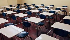 Non riesce a prendere 100 alla Maturità, la mamma-influencer si scatena: online decine di video per protestare contro i prof