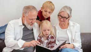 Chi cresce con i nonni non va meglio a scuola: la ricerca sfata il luogo comune