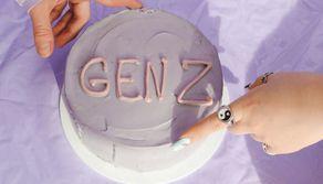 Quand'è che secondo la GenZ un adulto diventa 'cringe'? Fare festa tutti i weekend è la cosa più insopportabile