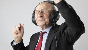 A che età si diventa 'vecchi' secondo la GenZ? Spoiler: prima di quanto immagini