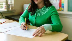 Insegnante di ruolo solo per 24 ore: l'errore nelle graduatorie spegne il sogno dell'aspirante maestra