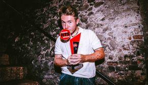 Alfa re dell’estate 2025, la sua ‘A me mi piace’ il tormentone più passato in radio. Il singolo più venduto è ‘Désolée’ di Anna