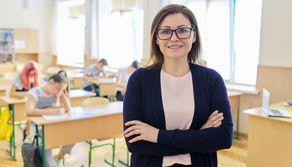 Scegliere tra insegnamento e famiglia, la denuncia di una docente: 'Mi hanno detto di occuparmi del sostegno'