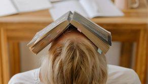 Entrando a scuola un'ora più tardi le assenze si riducono e i risultati migliorano: l'esperimento vincente di una scuola del Regno Unito