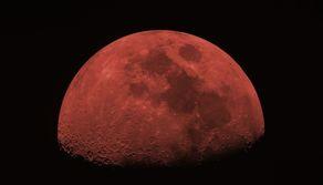 Luna di sangue, il curioso fenomeno visibile anche in Italia: quando ci sarà e perché si verifica