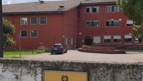 Spruzzano spray urticante a scuola: 56 persone evacuate e uno studente in ospedale