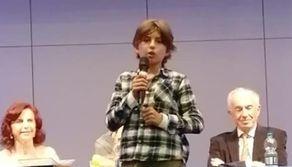 A 10 anni vince un prestigioso premio letterario. Chi è Dante, il bambino che studia da solo a casa e legge Tolstoj