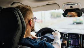 L'educazione stradale è legata anche al titolo di studio: più questo è alto più si usano casco e cinture di sicurezza