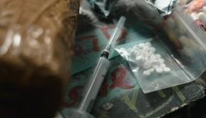 Nitazeni, cos'è la nuova droga che spaventa il mondo (Italia compresa)?