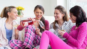 Una serata ogni 22 giorni per stare bene: la ricetta della felicità delle amiche