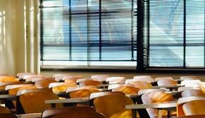 Cade dal tetto della scuola durante l'occupazione, per la studentessa un volo di tre metri e fratture varie