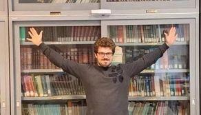 Sveglia alle 3 e 400 km in bus ogni giorno: la dura giornata dell'universitario pendolare che lotta contro il caro affitti