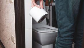 Costretti a portare la carta igienica da casa, parla uno dei prof dell'istituto: 'Troppi sprechi e atti di inciviltà, i ragazzi hanno capito'