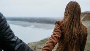 Perché la Gen Z nasconde le foto dei fidanzati sui social?