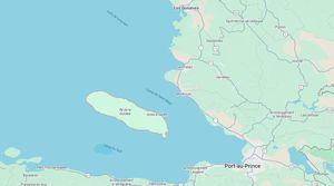 Invadere un'isola, sterminare tutti gli uomini, schiavizzare le donne: il folle piano di due giovani salta per poco