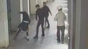 Accoltellato e rapinato, studente di 22 anni resta invalido: nelle chat della gang l'orrore