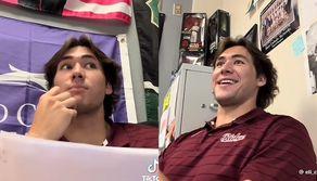 'Scrivete un paragrafo': la richiesta manda gli studenti nel panico. La reazione del prof è virale