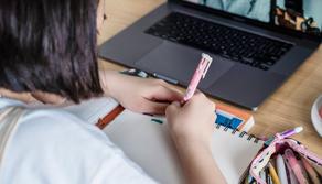 Scuole chiuse ma registri elettronici aperti: 7 studenti su 10 hanno ricevuto i compiti durante le vacanze