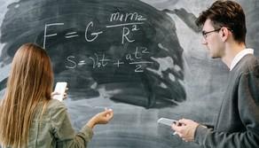 Smartphone a scuola, parziale apertura da parte del Ministero: si potranno usare per alcune attività didattiche. Ecco quali