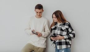 Social network, chatbot IA, video sharing: l'UE chiede lo stop per i minori di 16 anni