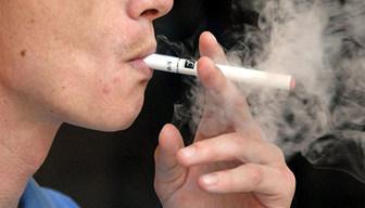 Sigaretta elettronica, per studenti è dannosa