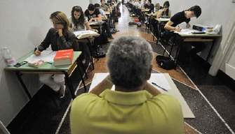 Maturità, il governo taglia i commissari esterni