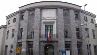 Primo giorno di scuola: tenta il suicidio