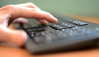 Truffa il prof per 15mila euro: studente denunciato