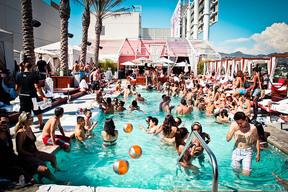 Come organizzare una festa in piscina