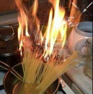 11 pietanze discutibili cucinate da studenti fuori sede!