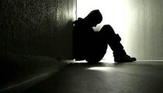 Ferito e umiliato: i bulli condividono video online