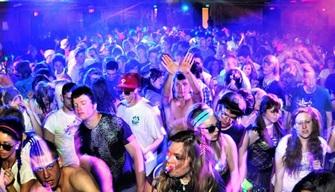 Stuprata in discoteca: amiche condividono il video su WhatsApp