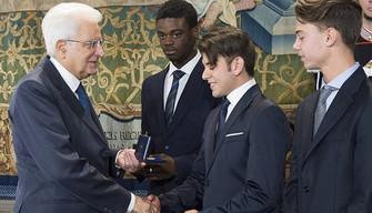 Da simbolo anti-bullismo ad 'Alfiere della Repubblica'. Mattarella premia 15enne
