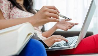 Maturità 2019: caccia ai commissari esterni, maturandi detective su Facebook