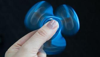 Fidget spinner, la nuova mania tra gli adolescenti