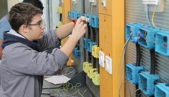 Professionali, novità in arrivo: più indirizzi e percorso quinquennale