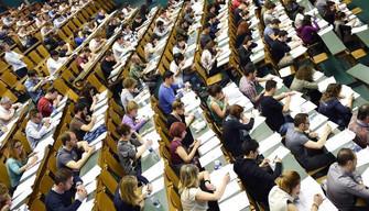 Università, nuovo boom d'iscritti. Le matricole scelgono le facoltà economiche e scientifiche