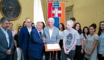 Il compagno ha un tumore, tutta la classe si vaccina per salvarlo