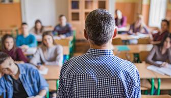 Dl aiuti bis: arriva la figura del professore esperto, avrà 5.650 euro l'anno in più in busta paga