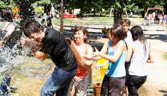 Ultimo giorno di scuola: le tradizioni tra gli studenti. Tra i maturandi salgono ansia e nostalgia