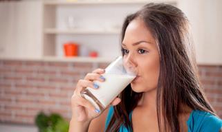 Bere il latte fa bene alla tua salute, scopri tutti i vantaggi