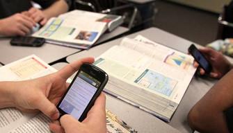 Smartphone a scuola: arriva il decalogo, ma nelle classi è già una realtà