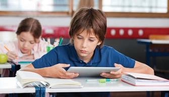 Tablet e smartphone fanno andare male in matematica: lo dice uno studio scientifico