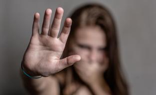 No alla violenza su bambini e adolescenti: scopri cosa puoi fare anche tu per dire basta