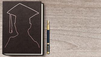 Non è mai tardi per la laurea: Andrea discute la tesi a 80 anni