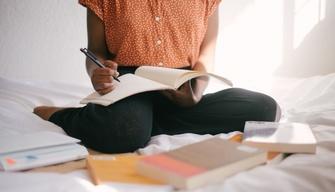 Tempo di pagelle, è scontro tra genitori e prof. E gli studenti? Chi va male dice addio allo smartphone