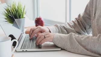 Iscrizioni scuola 2024/25 al via, ecco come inviare la domanda. In partenza i nuovi diplomi in 4 anni e il Liceo del Made in Italy