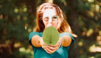 La 'Generazione Greta' dà una lezione agli adulti: più del 95% dei giovani pensa al benessere della Terra