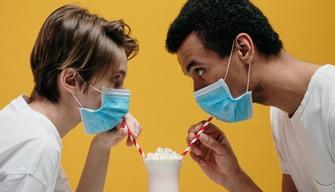 Notte prima degli esami, 1 su 3 festeggia la vigilia del via al maxi orale. Ma con la mascherina